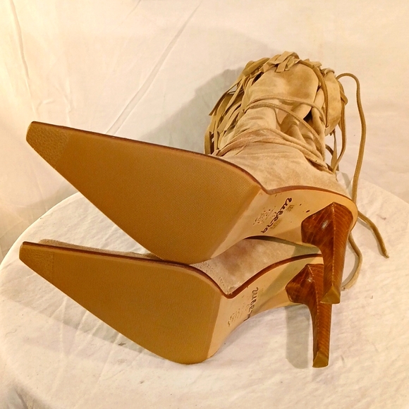 🔥 🔥 Like New Cammina (Italy) Cream Ultra Suede Western Style Heeled Boots - Picture 10 of 16